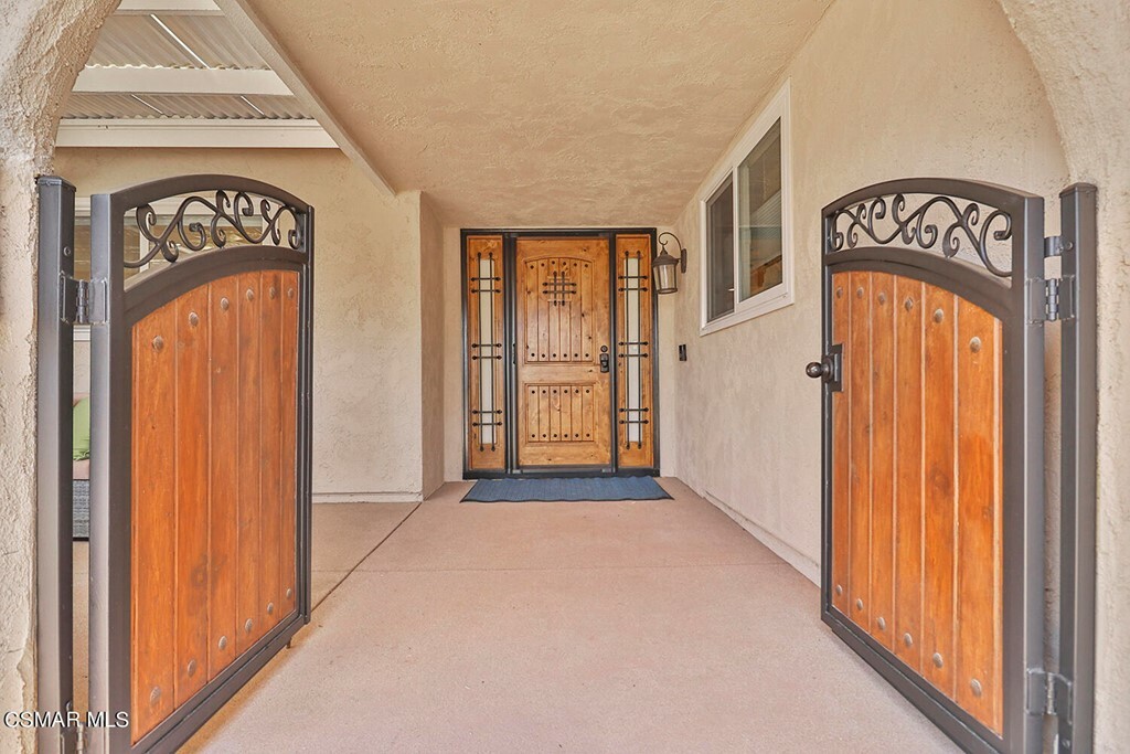 Property Photo:  826 Verna Avenue  CA 91320 