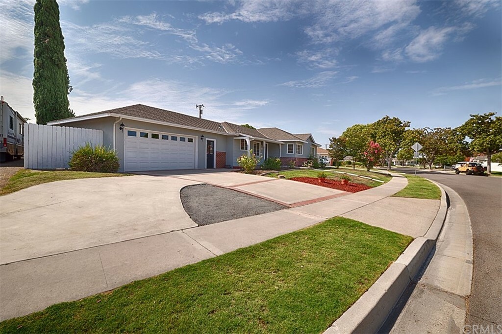 Property Photo:  1418 Riverside Drive  CA 92831 