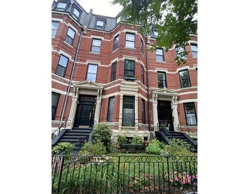 Property Photo:  242 Marlborough Street 5  MA 02116 