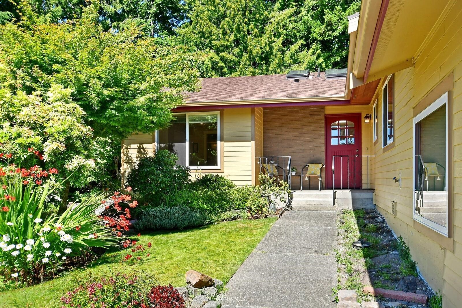Property Photo:  1114 S 244th Place  WA 98198 