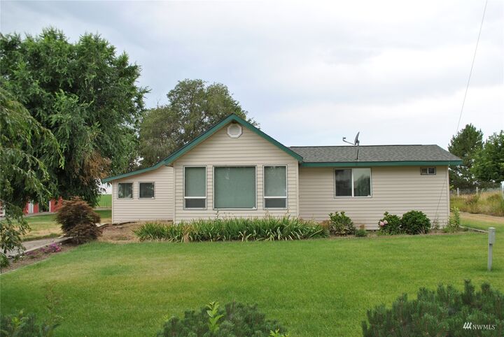 Property Photo: 428 Road R NE WA 98837