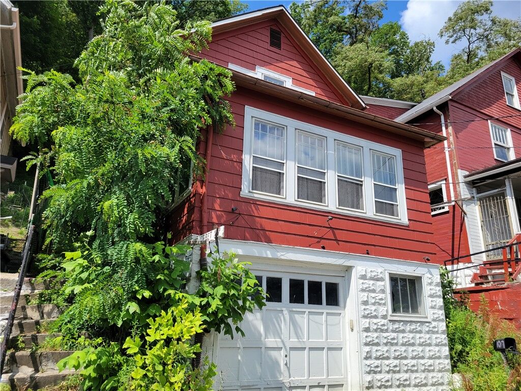 Property Photo: 107 Coconut Pl PA 15901