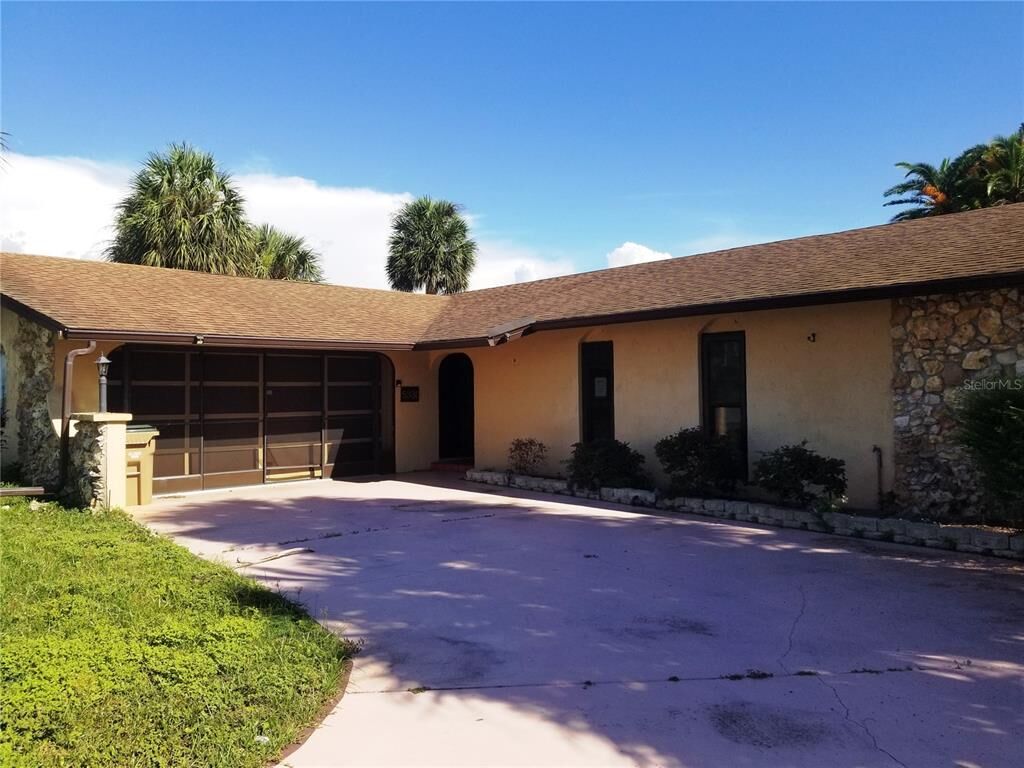 Property Photo: 5330 Kings Court FL 34731