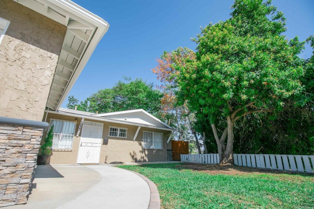 Property Photo:  1033 Woodhaven Drive  CA 91977 