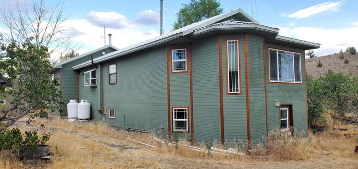 Property Photo: 18990 SE Doubtful Dirt Road OR 97754