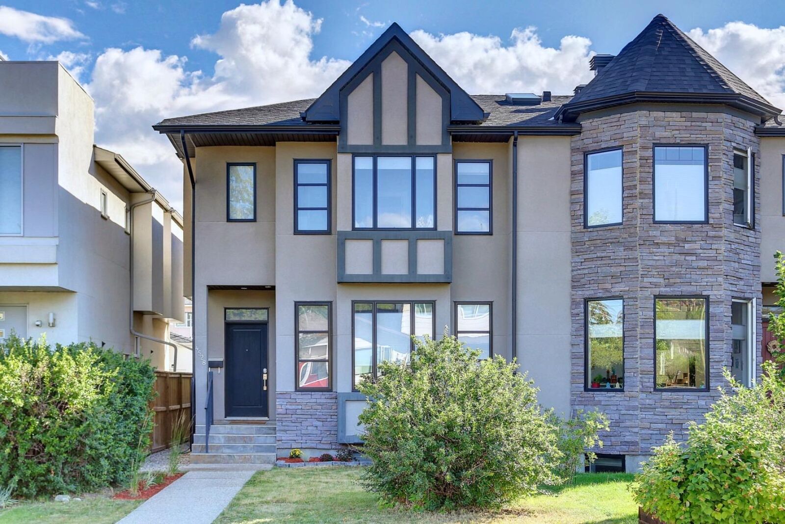 Property Photo: 4528 19 Avenue NW AB T3B 0S2