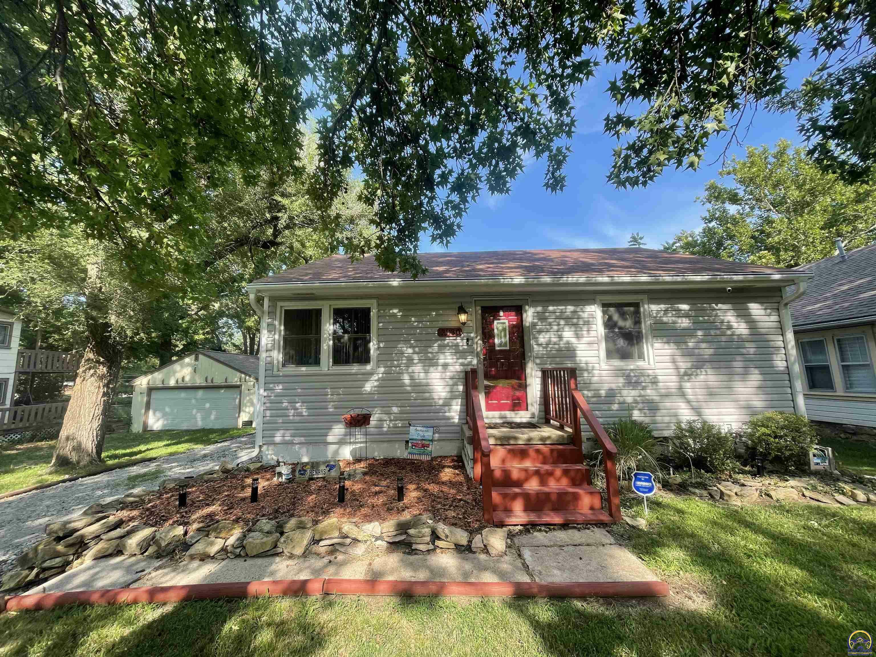 Property Photo:  2330 SE Pennsylvania Ave  KS 66605 