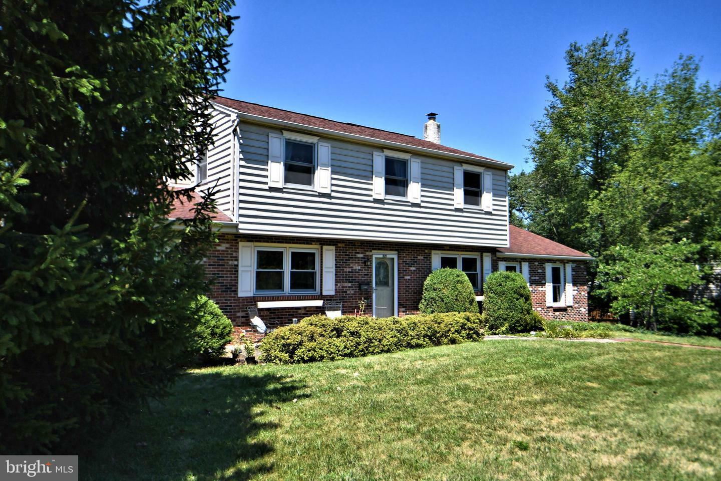 Property Photo:  321 Jefferson Street  PA 18076 