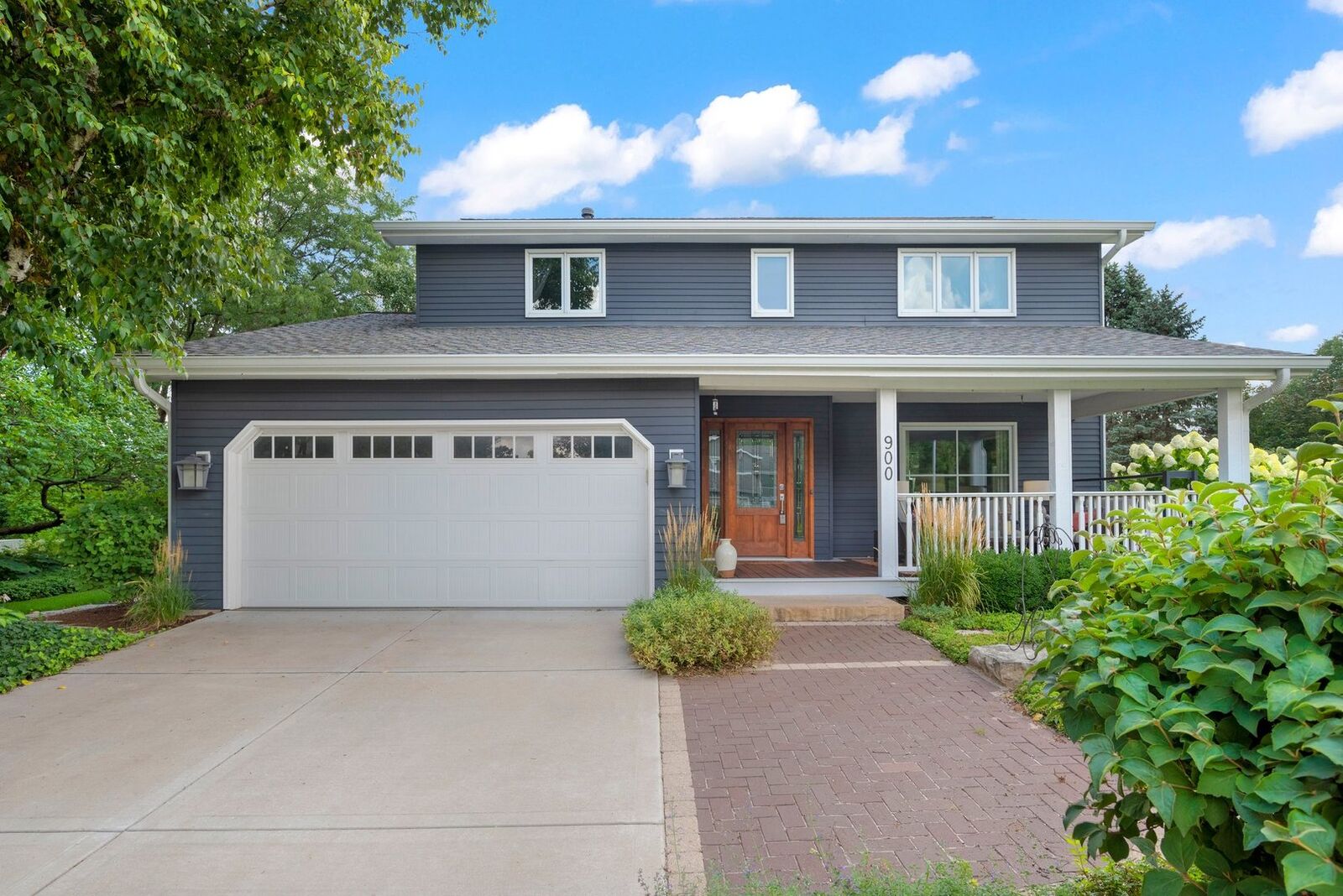 Property Photo: 900 Savannah Circle IL 60540