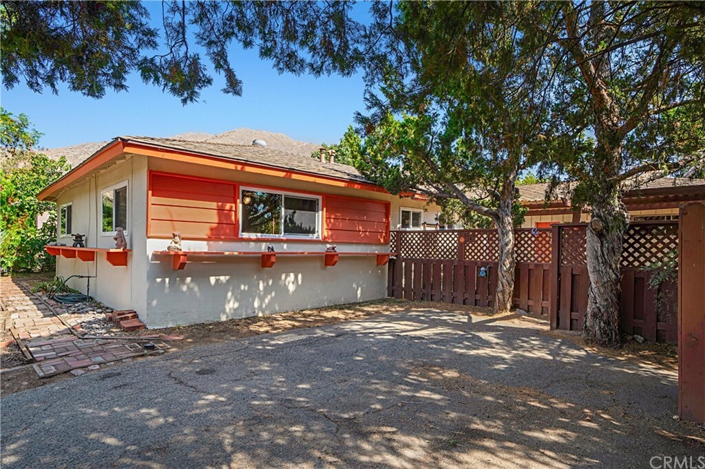 Property Photo:  250 East Blaine Street  CA 92507 