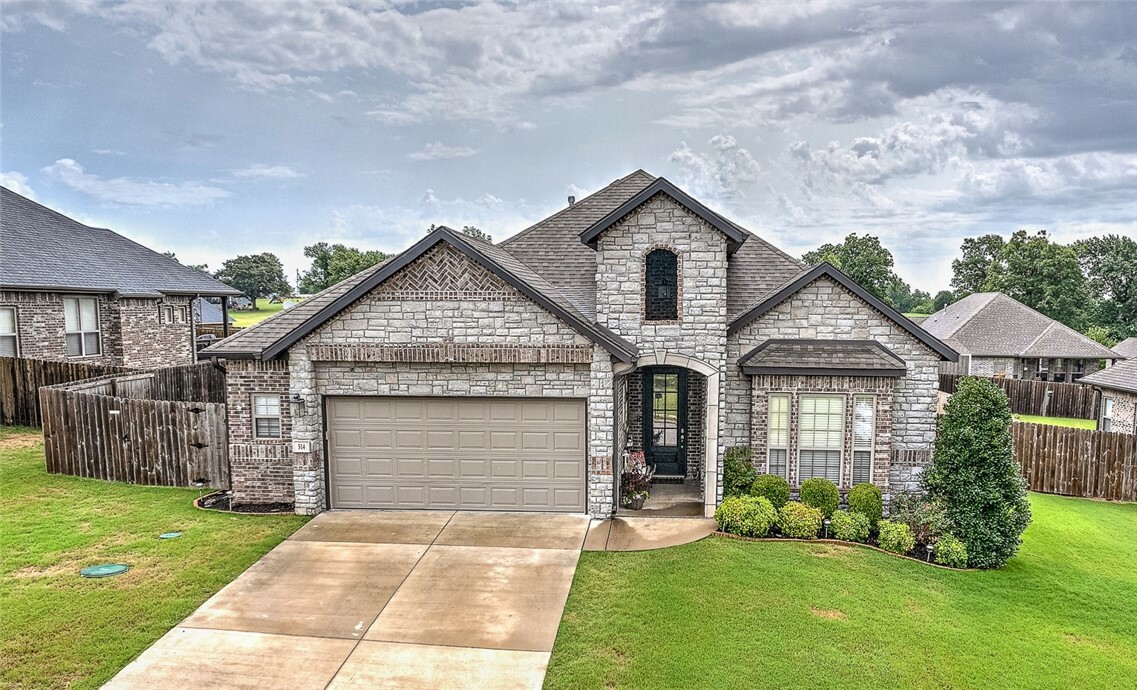 Property Photo:  514 Oak Run  AR 72718 