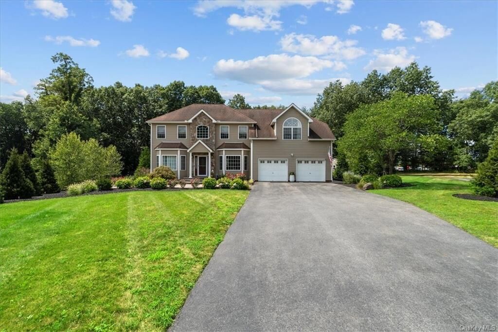 Property Photo:  10 Village Court  NY 12533 