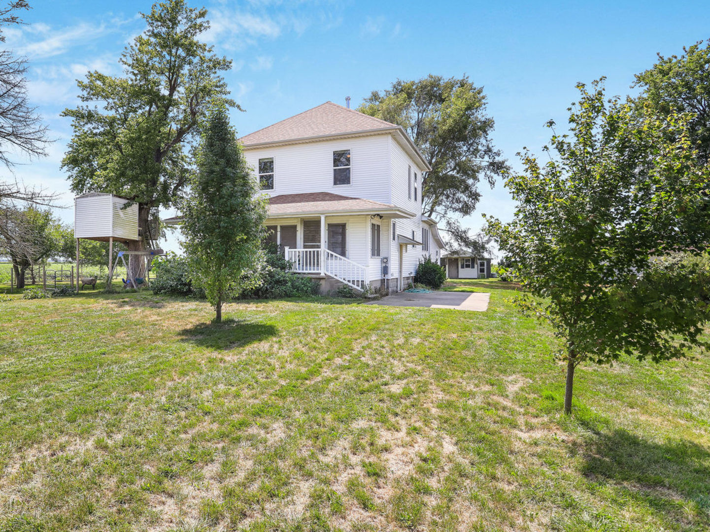 Property Photo:  480 N County Road 1675 E  IL 61953 