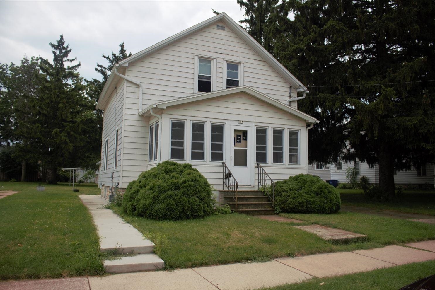 943 W 10th Avenue  Oshkosh WI 54902-2743 photo