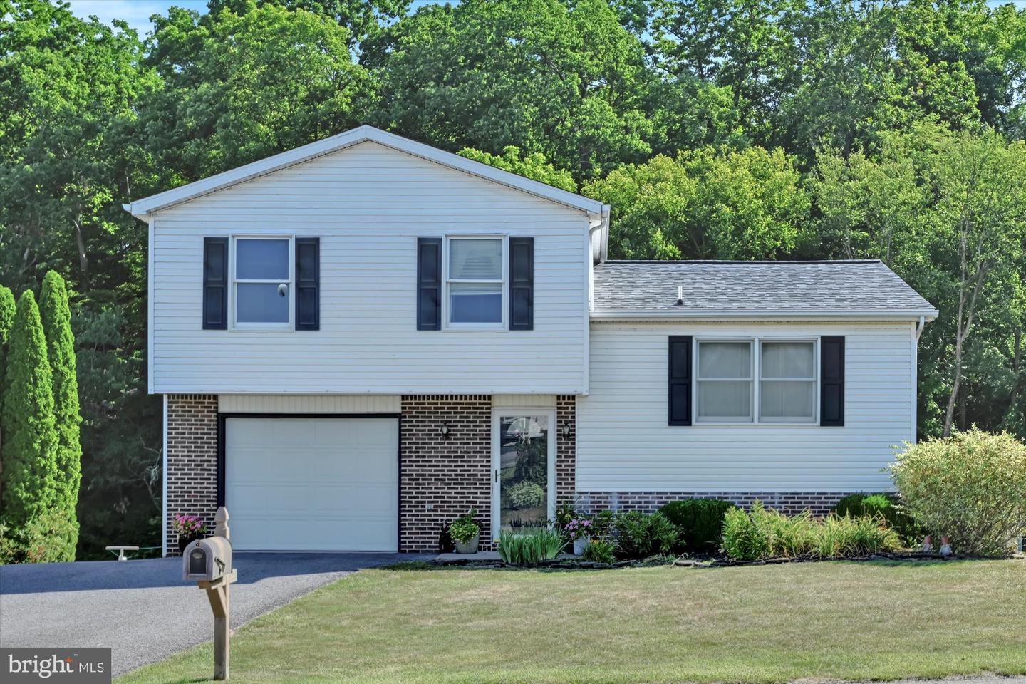 Property Photo: 261 Ridgewood Drive PA 17061