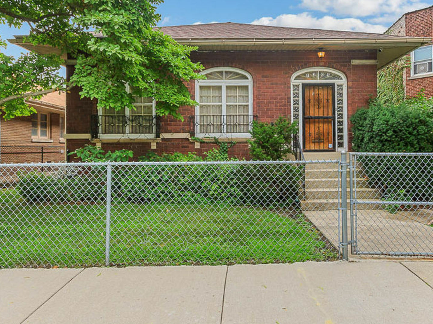 Property Photo: 7305 S Crandon Avenue IL 60649
