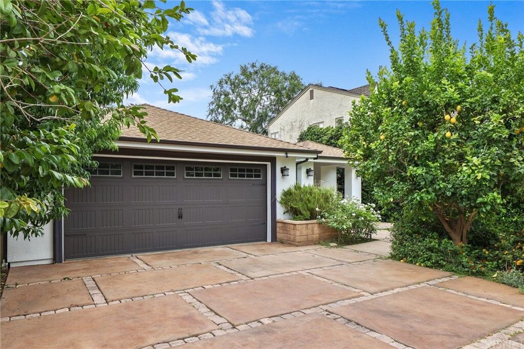 Property Photo: 4720 Vesper Avenue CA 91403