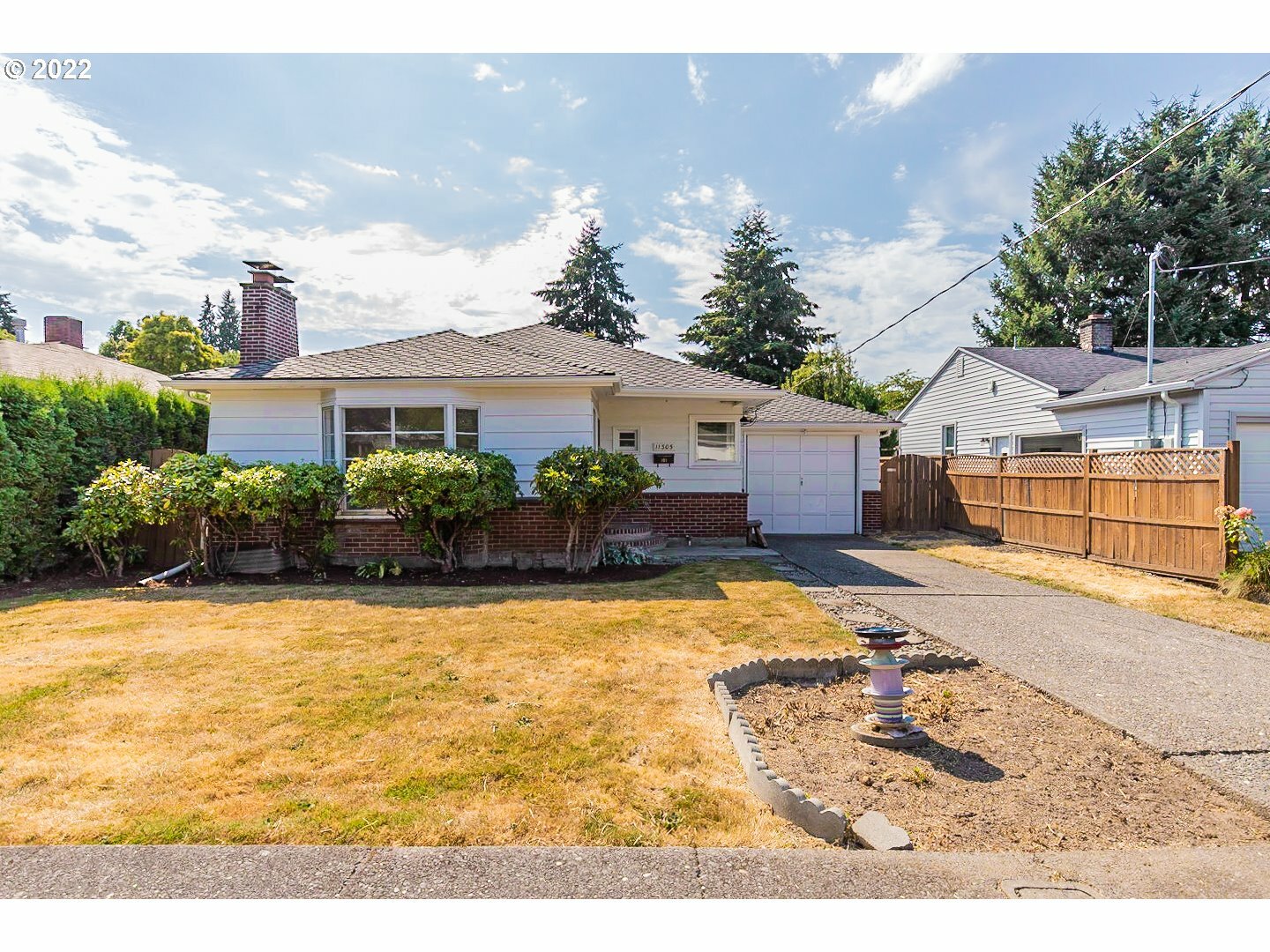 Property Photo:  11305 SE 33rd Ave  OR 97222 
