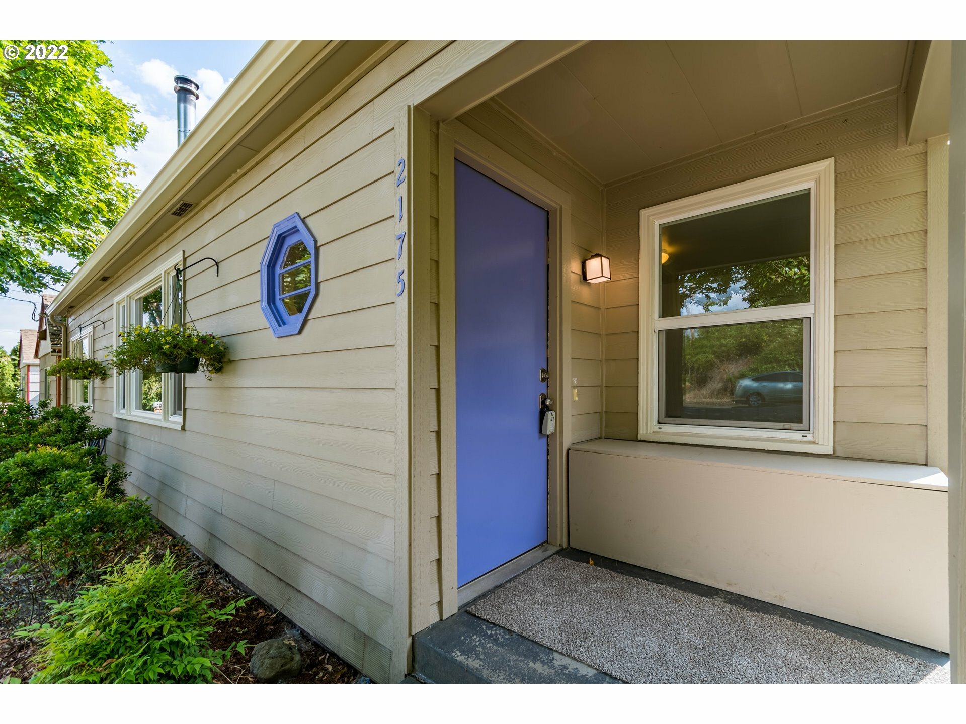 Property Photo: 2175 City View St OR 97405
