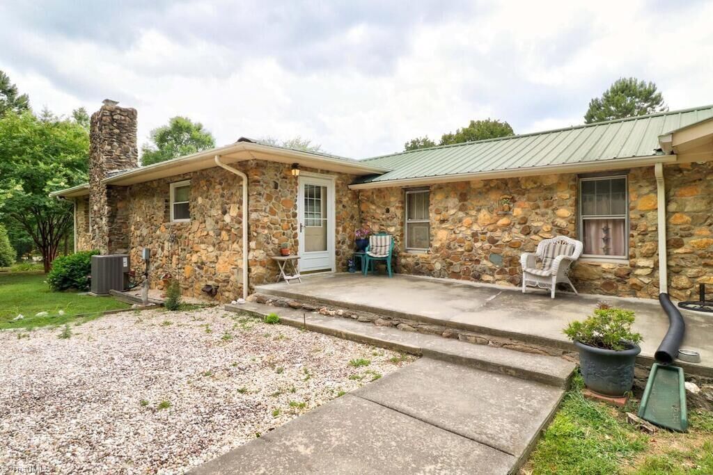 Property Photo:  144 Woodard Road  NC 27292 