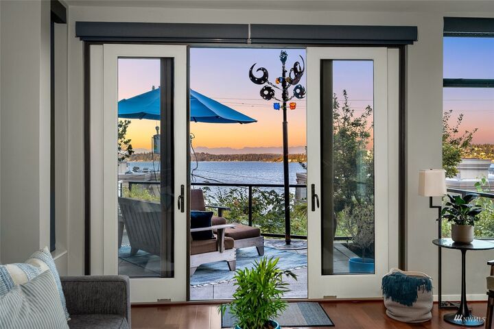 Property Photo: 309 Lakeside Ave S B WA 98144