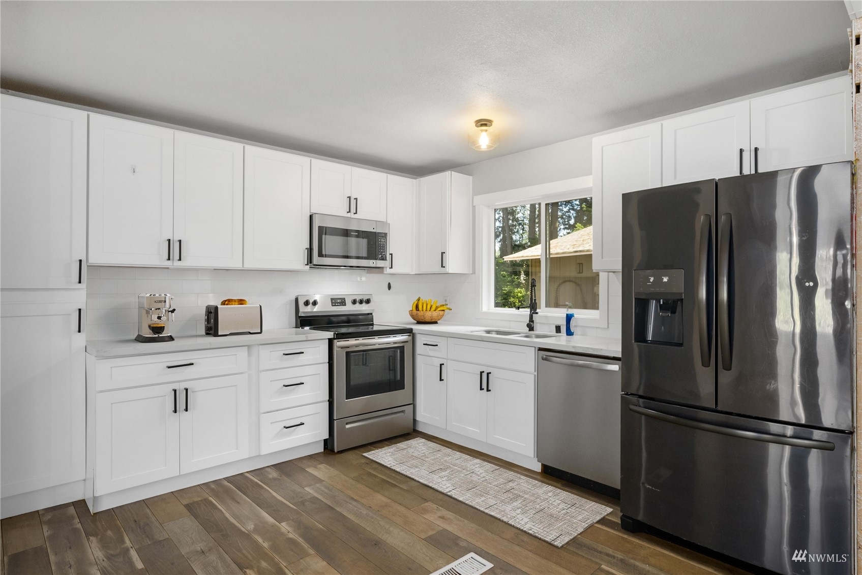 Property Photo: 19907 68th Avenue E WA 98387