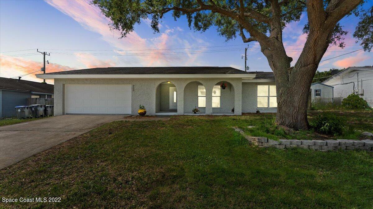 Property Photo:  925 Cynthia Drive  FL 32780 