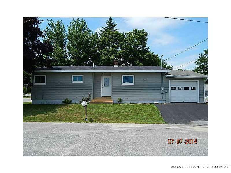 Property Photo: 10 Orchard Circle ME 04240