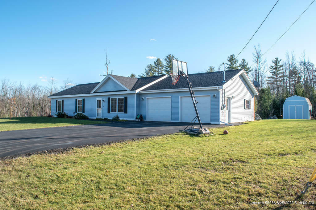 Property Photo:  9 Stone Gate Crossing Lane  ME 04330 