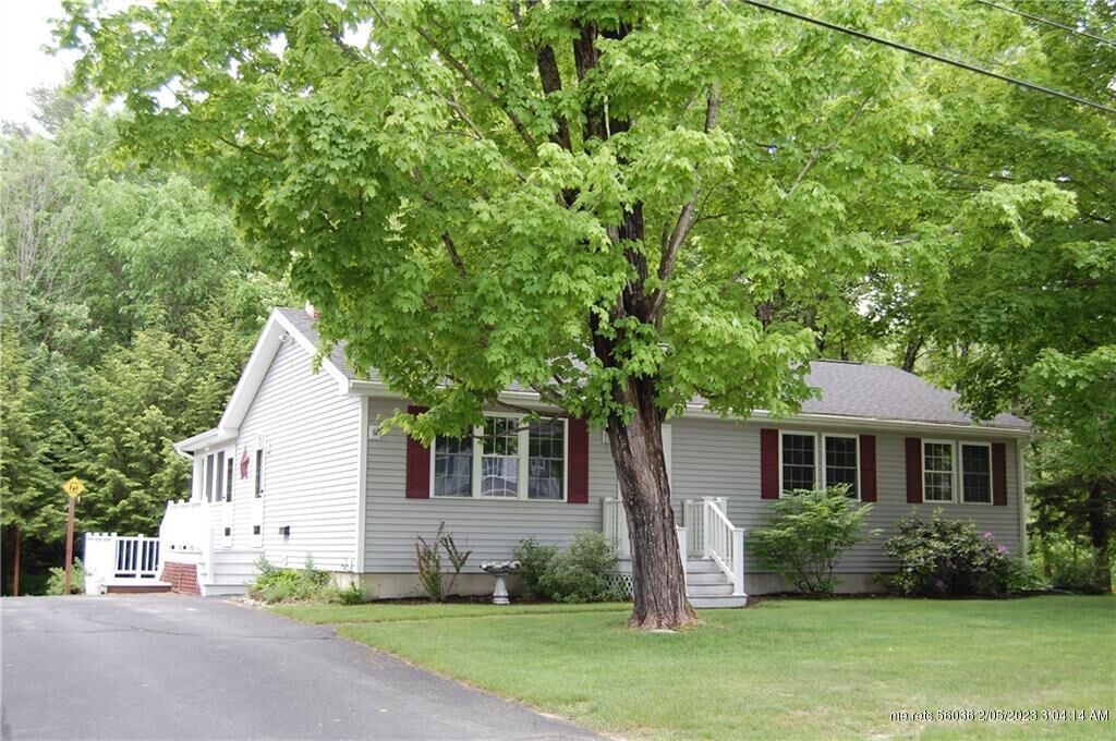 Property Photo:  8 5th Avenue  ME 04256 