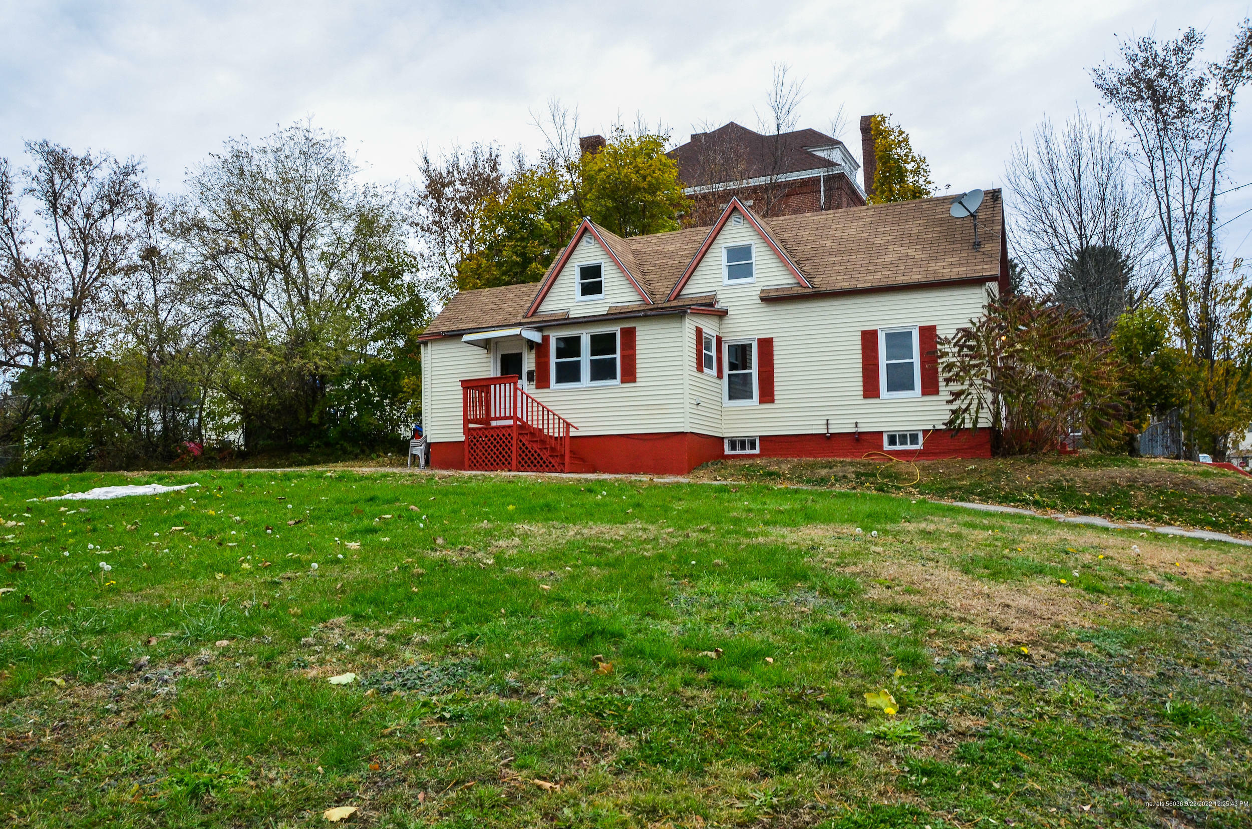 Property Photo:  32 Oxford Street  ME 04330 