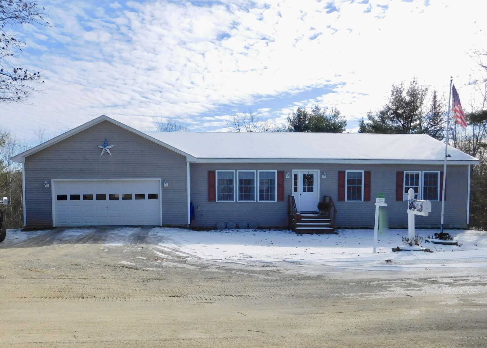 Property Photo:  79 Hillcrest Dr Extension  ME 04330 