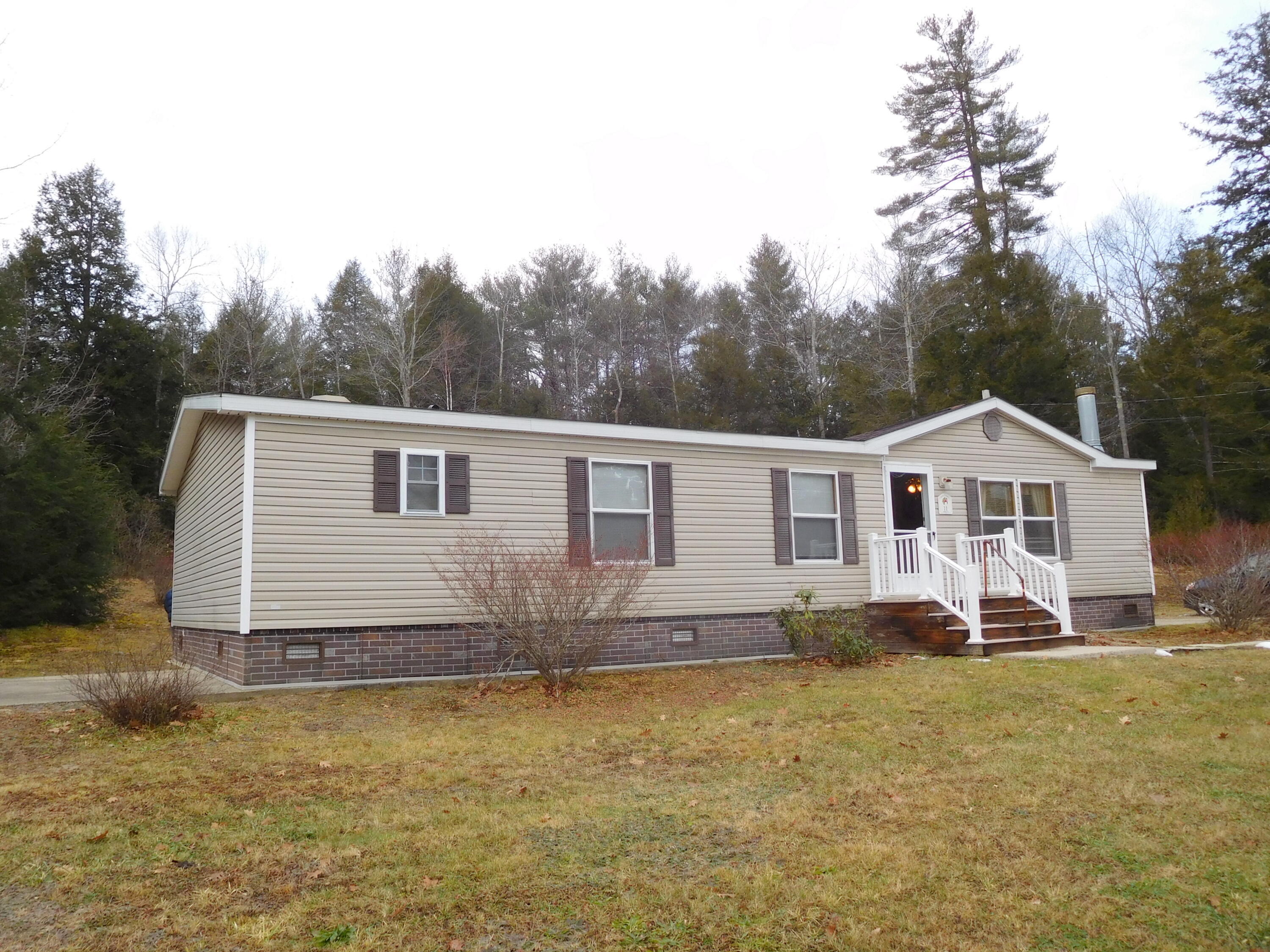 Property Photo:  11 Pebble Street  ME 04280 