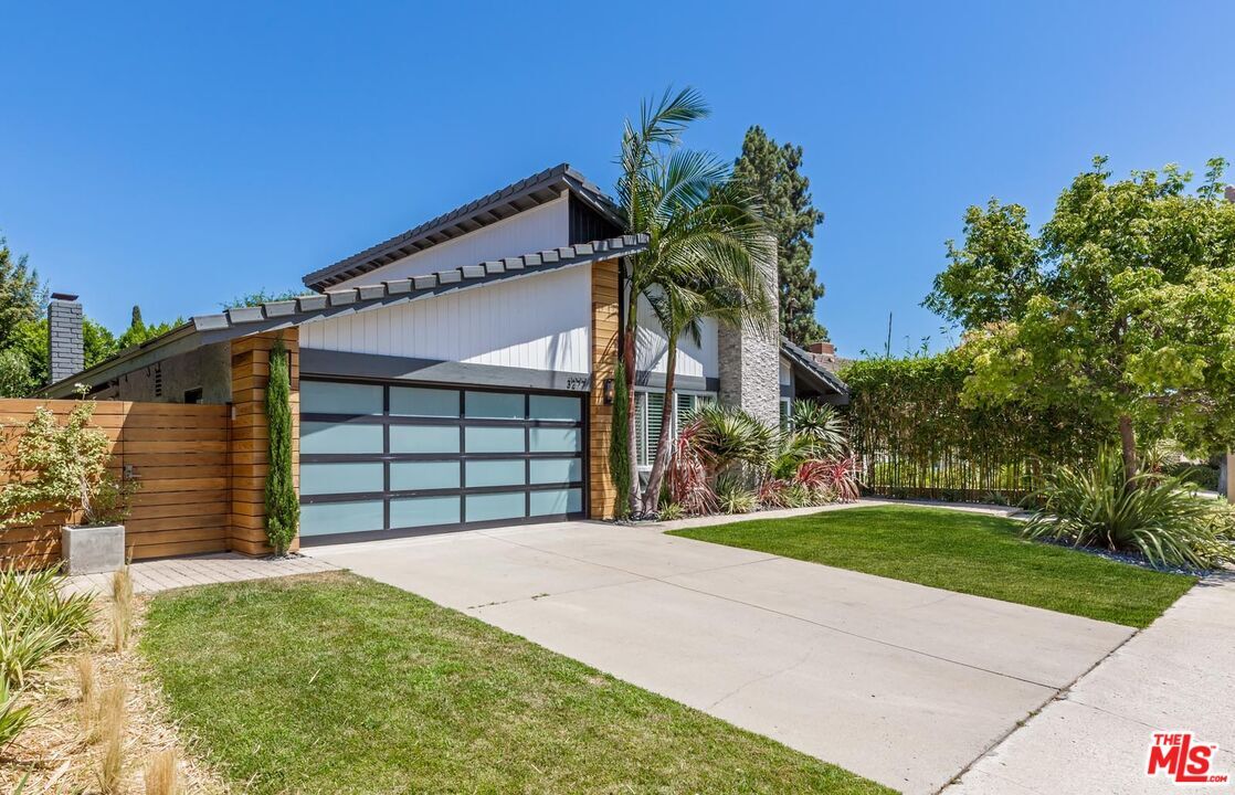 Property Photo:  3277   Sawtooth Ct  CA 91362 