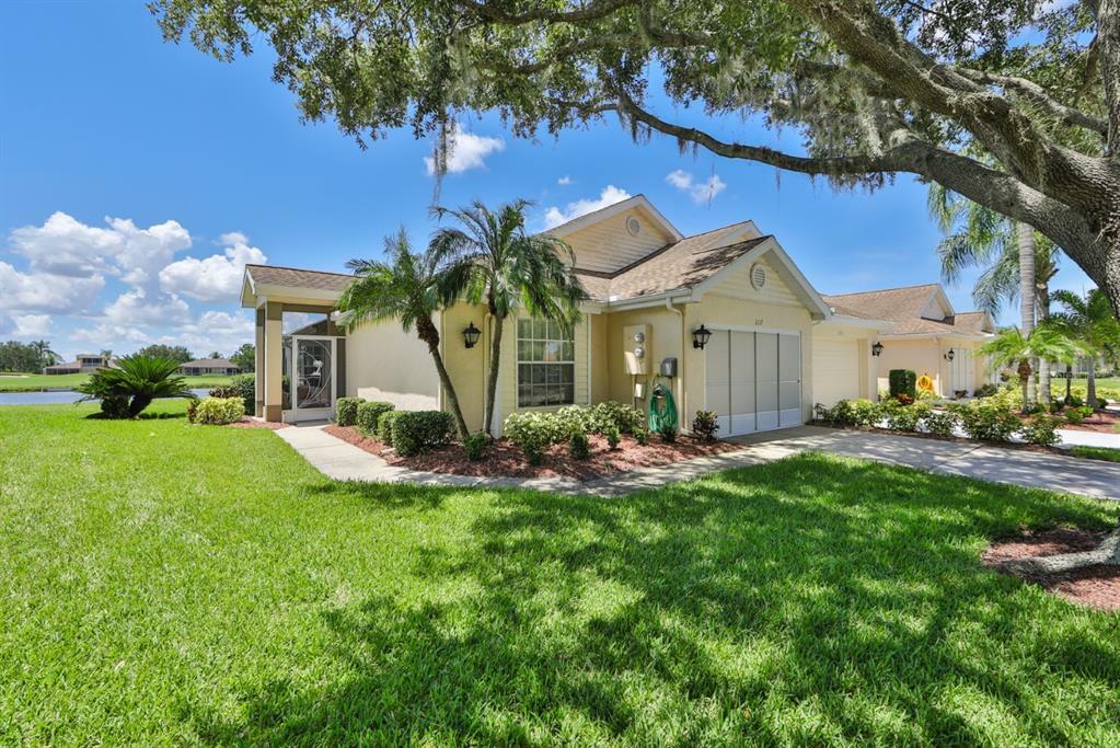 Property Photo:  2117 Nantucket Drive  FL 33573 