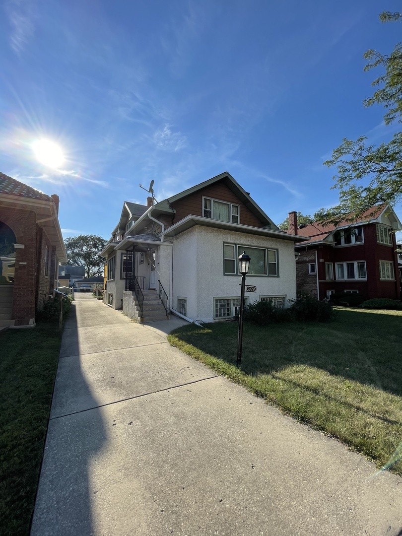 Property Photo:  2606 N Nordica Avenue  IL 60707 