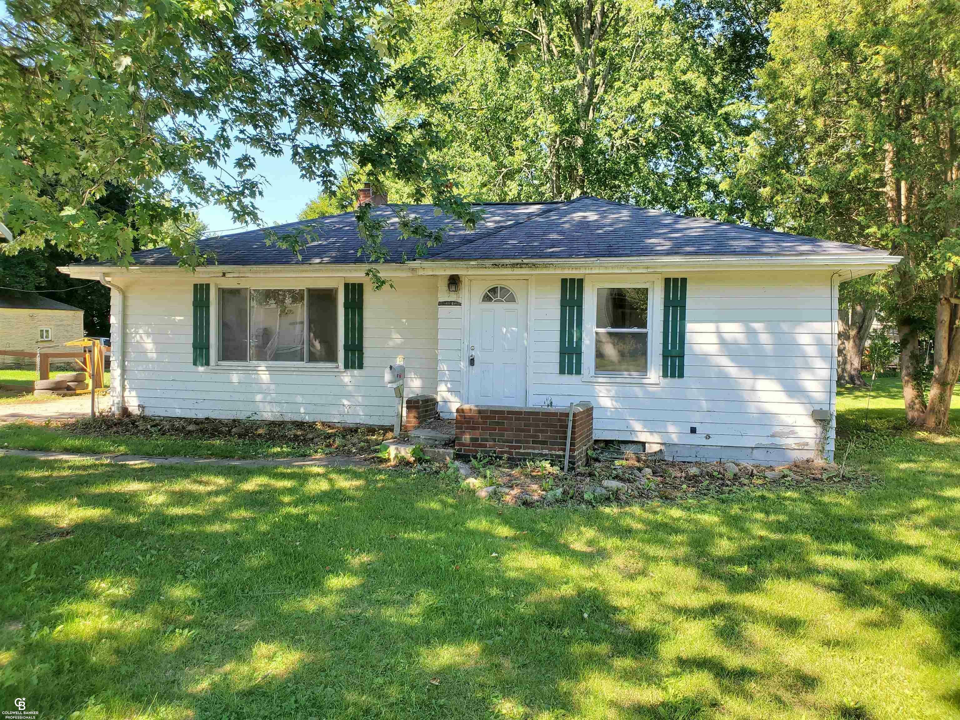 Property Photo:  303 N Kennefic St  MI 48097 