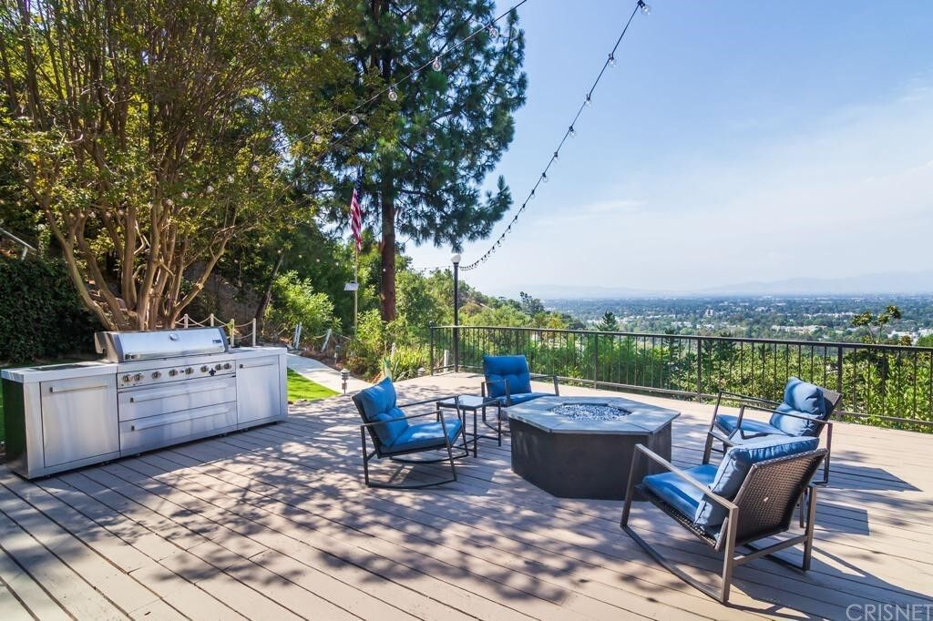 Property Photo:  3656 Sunswept Drive  CA 91604 