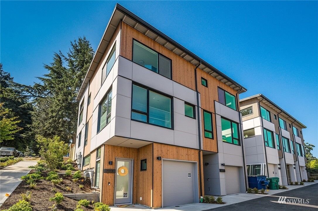 Property Photo: 8646 39th Avenue S 53 WA 98118