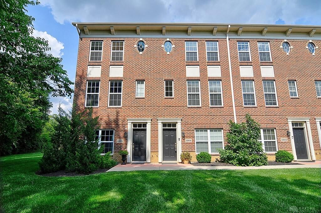 Property Photo: 1004 Parklake Row OH 45066