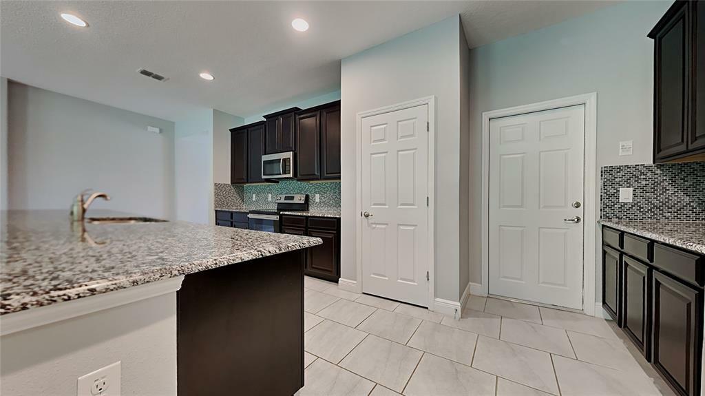 Property Photo:  1025 Cavan Drive  FL 32703 