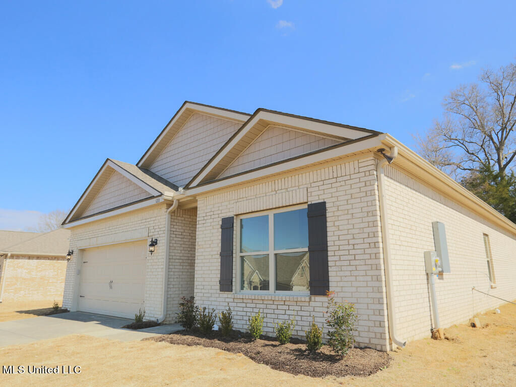 Property Photo:  28 Twin Lakes Drive  MS 38611 