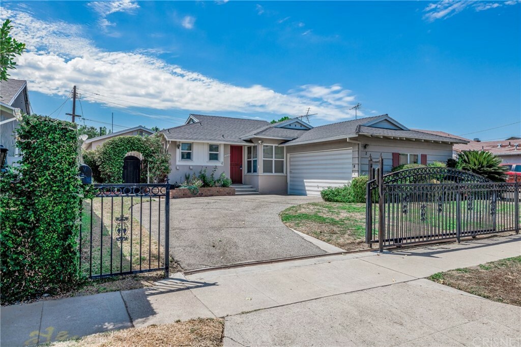 Property Photo:  6937 Nagle Avenue  CA 91605 