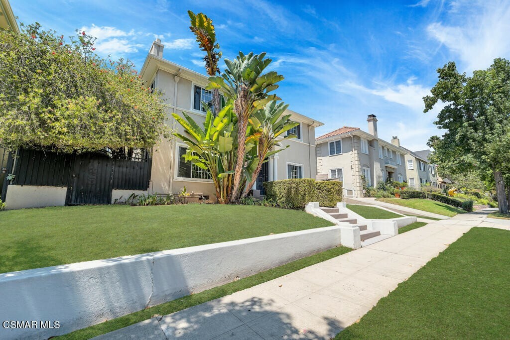 Property Photo:  829 S Longwood Avenue  CA 90005 