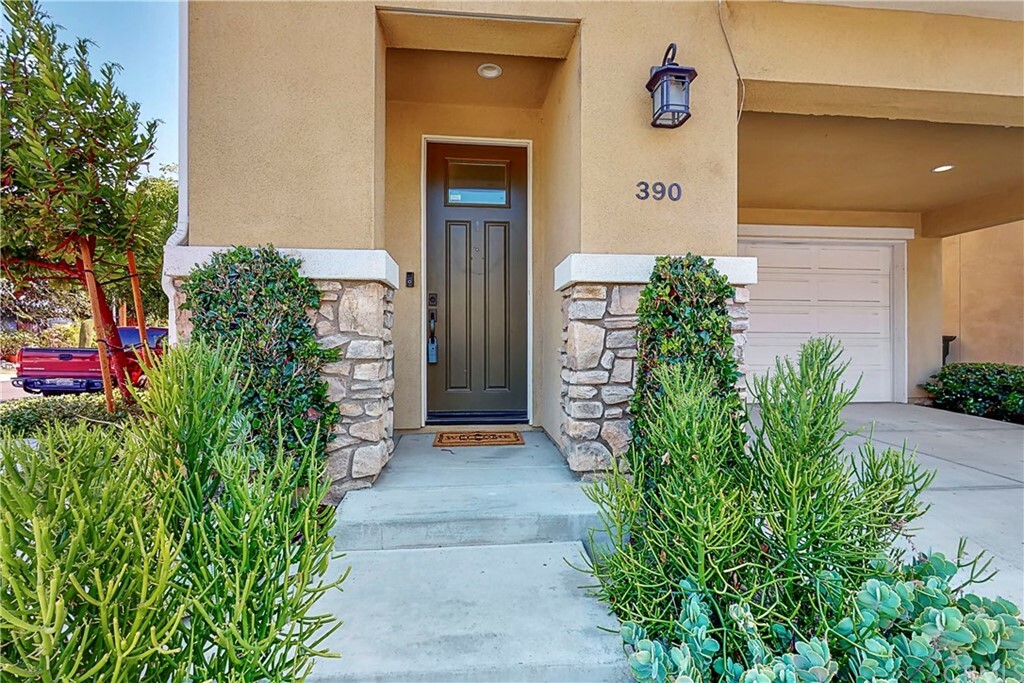 Property Photo:  390 N Avelina Way  CA 92805 