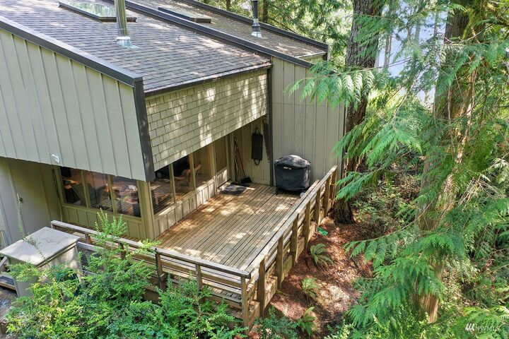Property Photo: 322 E Pointes Drive E WA 98584
