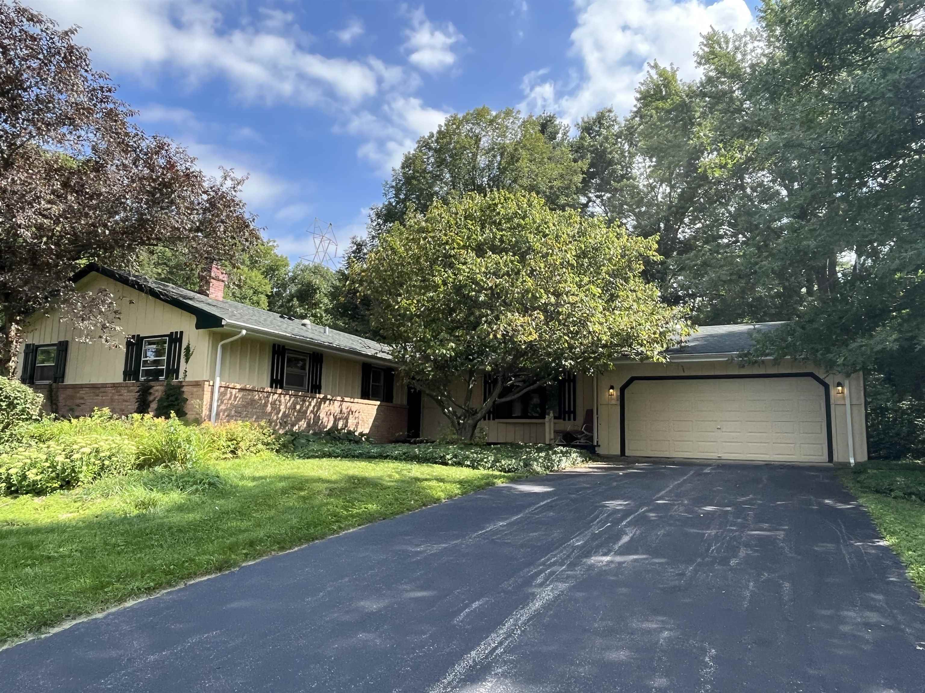 Property Photo:  251 Edgewood Lane  IL 61008 