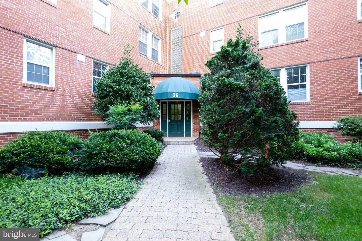 Property Photo: 26 S Old Glebe Road 305-B VA 22204