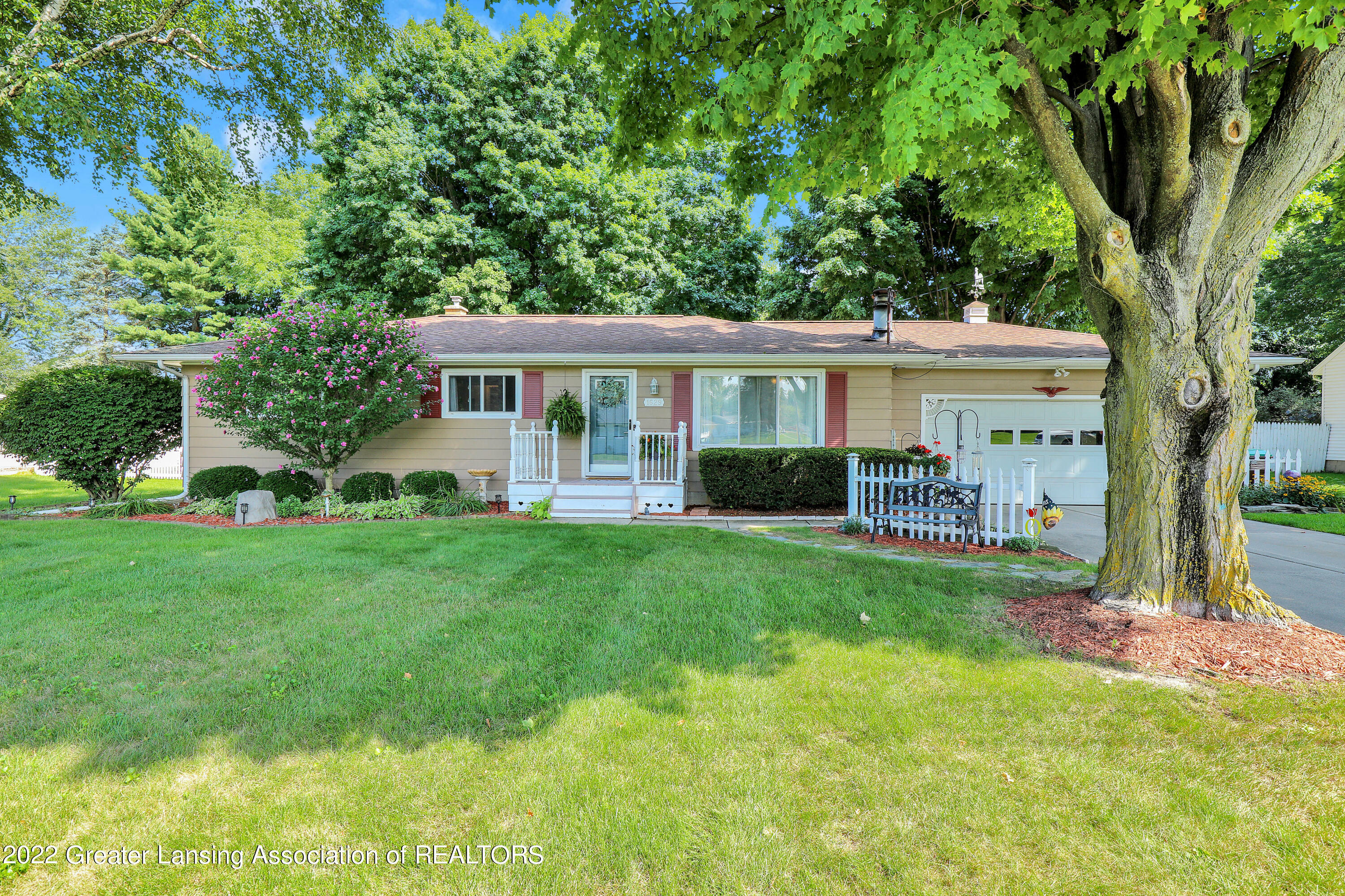 Property Photo: 1629 Yorkleigh Drive MI 48906