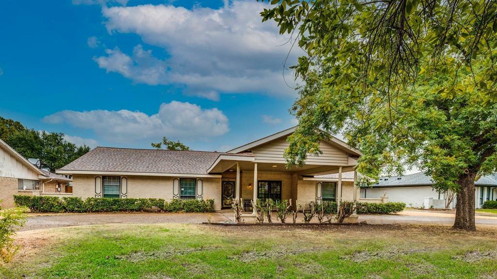 Property Photo: 2811 Lakeside Lane TX 75006